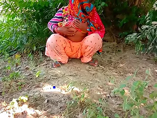 indian aunty outdoor sleety